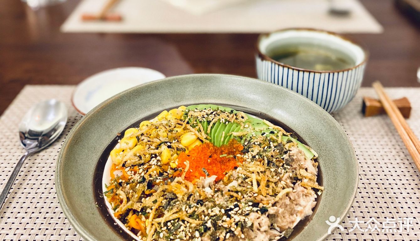 紧凑生活中的一顿舒适简餐