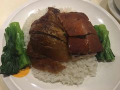 烧鹅乳猪双拼饭-龙记烧腊茶餐厅(常德路店)