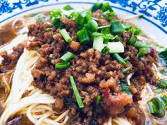 -渝之汇牛肉豌杂面