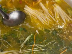 -帅巴人舅母子腊蹄民俗村