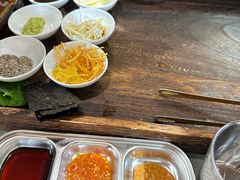 -围炉肉舍•炭烤活鳗•丹东海鲜烤肉(步行街店)