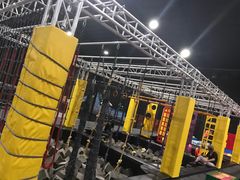 -嘿哟动霸CHUA·新潮玩运动娱乐中心·蹦床滑冰团建乐园
