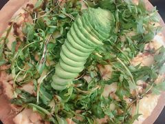 牛油果烤鸡肉比萨-百好乐宠物友好餐厅(朝外大街店)