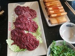 -茅草房·河畔园林火锅