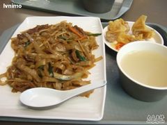 干炒牛河配炸云吞-大食代(东荟城店)