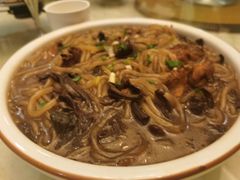 小鸡炖蘑菇-黄家饺子东北特色菜馆(湖滨商业街店)