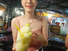 -席娜卡琳火车铁道夜市