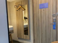 -汉庭优佳(上海娄山关路地铁站店)