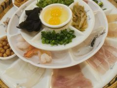 -花馬肆.云南过桥米线(汉神购物广场现场熬汤店)