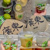 啊阿啊!!这两杯椰柠茶竟然会发光!!
