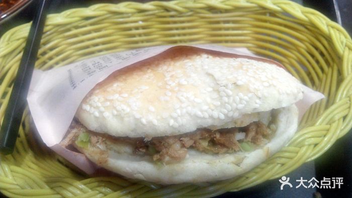 安康蒸面肉夹馍图片 - 第1张