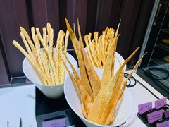 -亚洲国际大酒店·云顶阁旋转自助餐厅