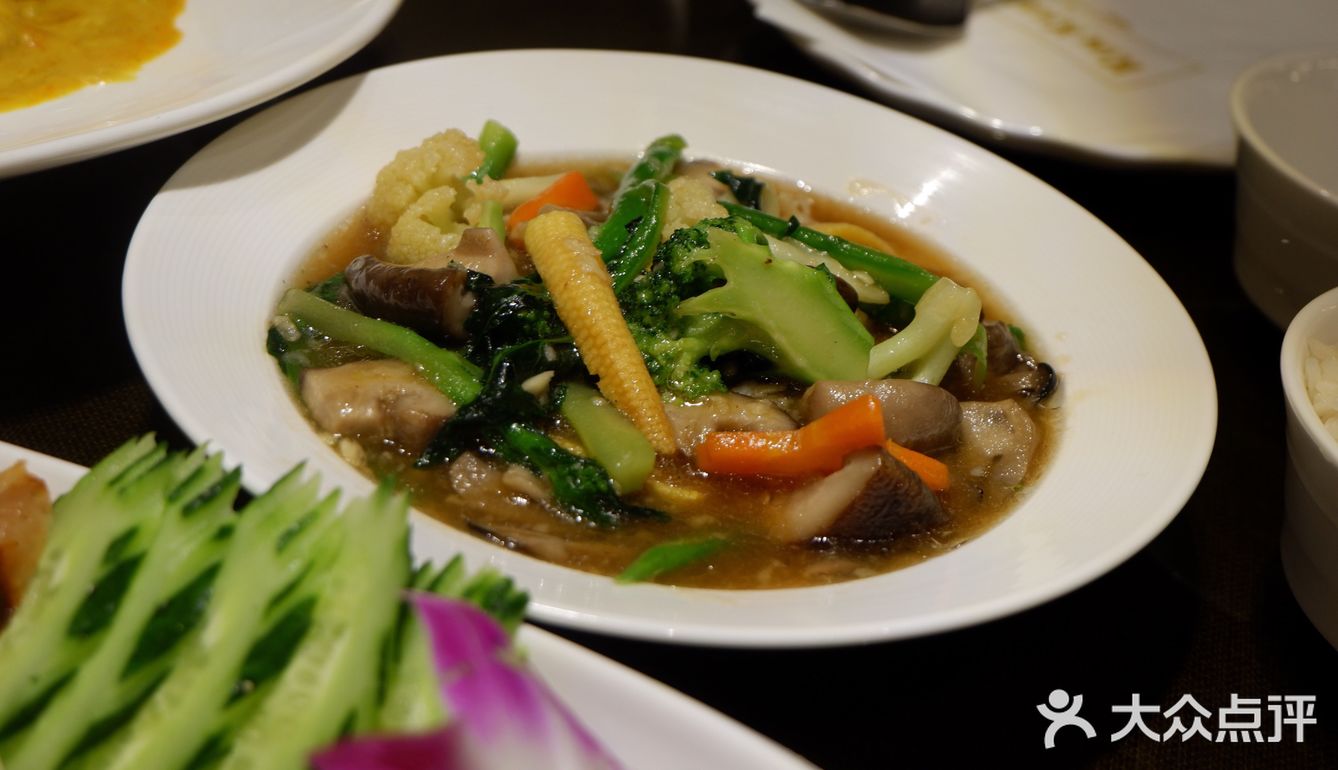 这家泰餐【吃饭泰餐厅】很好吃，周四双人餐有半价活动！ 