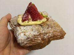 草莓吉士丹麦酥杯-PAPER STONE BAKERY(天环店)