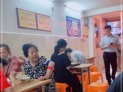 大堂-松树干拌面店