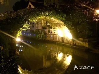 十月江南烟雨  十月的江南天气正好，气温暖暖的