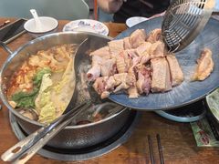 -老何家后安粉·糟粕醋海鲜火锅(三亚湾椰梦长廊店)