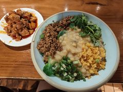 -爆炸头阿姨小四川正宗川味小吃(无任何分店)