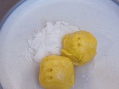 -粘豆包柴火铁锅炖