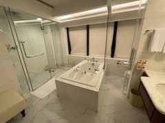 -深圳富苑皇冠假日套房酒店