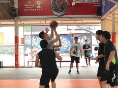 球场-洛克公园·篮球·足球·羽毛球(莘庄店)