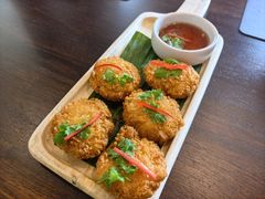 -Chom Cafe and Restaurant