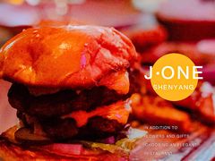 洛杉矶双重车达芝士牛肉汉堡-J·one Bistro吉萬酒厨·牛排