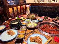 -明洞阿姨·韩式酱蟹烤肉·创意料理(三元桥店)