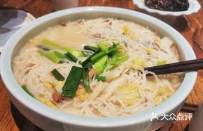Grandmother's Home-Style Steamed Fish with Rice Noodles
