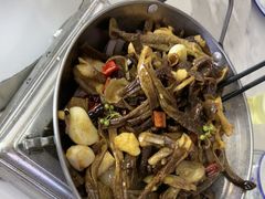 -丹水桥地锅鱼·翘嘴鲌·地方特色全鱼宴(丹江口大坝店)
