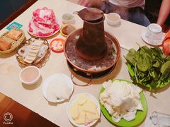-洞庭洲·防空洞火锅·烧烤·铜锅涮肉(新百广场店)