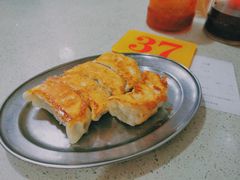 鲜肉韭菜煎饺-芬芳甜品(同福路店)