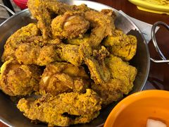 -BHC炸鸡(明洞总店)