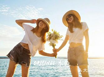 策划一场与闺蜜的旅行，穿上早已准备好的美美的衣裙