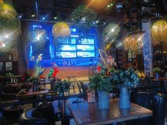 -临界音乐酒馆·小龙虾·江湖菜(华熙LIVE·鱼洞店)