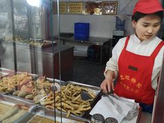 面包甜点陈列柜-北坦杨家干炸里脊(总店)