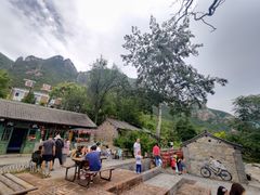 -百里峡七彩艺术小镇