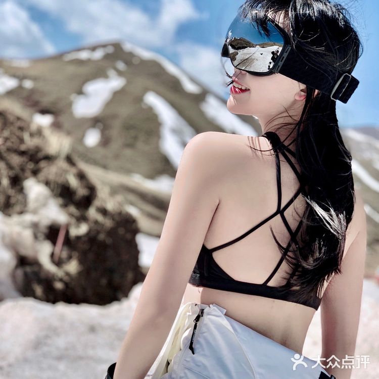 云南人的雪世界/会泽大海草山滑雪场