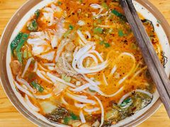 -巍山𤆵肉饵丝
