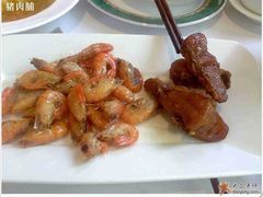 油爆虾和熏鱼-老洋房花园饭店(绍兴路店)