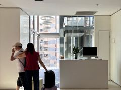 -卡罗酒店(东门晒布地铁站店)