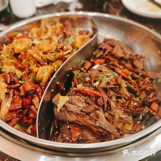 鸿浩食尚干锅辣鸭头(大连街店)