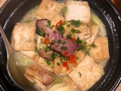 云腿鲜煮豆腐煲-小金鬼·煎饺·鸽子汤
