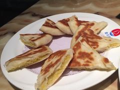黄米烙-小船渔村•大连菜•大连焖鱼(明泽街店)