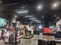 -adidas(德基广场店)