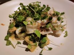 温海鲜色拉配牛油果-Carbon莫卡哆·意大利复古集市餐厅(杭州大厦店)