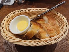 餐前法国面包配黄油-Entrecôte 法国牛扒馆(保利·时光里店)