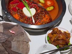 -茅草房·河畔园林火锅