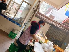 -茅屋大酒店
