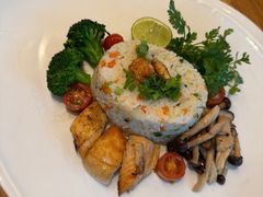 -Chom Cafe and Restaurant